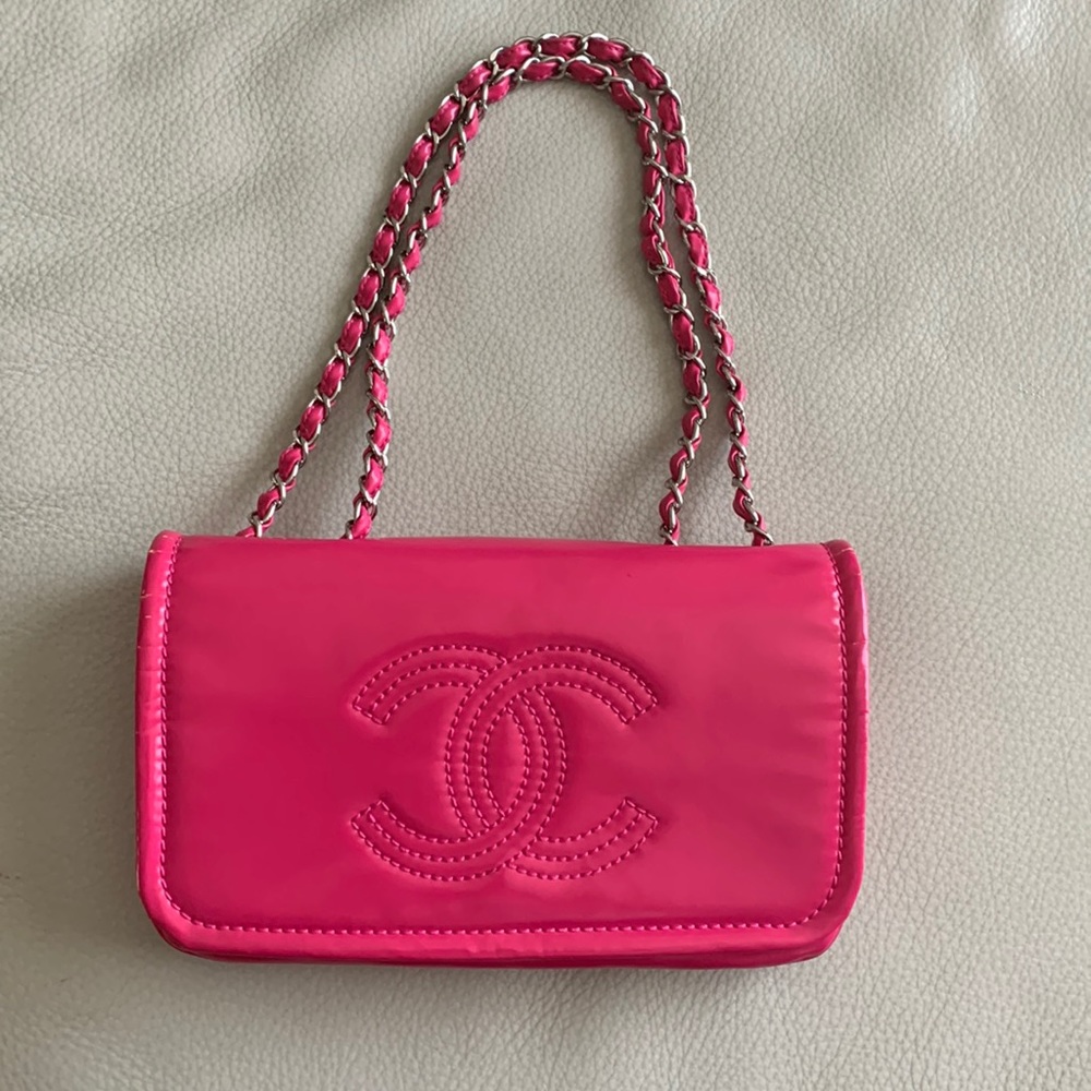 ✨HOST PICK✨CHANEL AUTH HOT PINK Patent Leather Bag